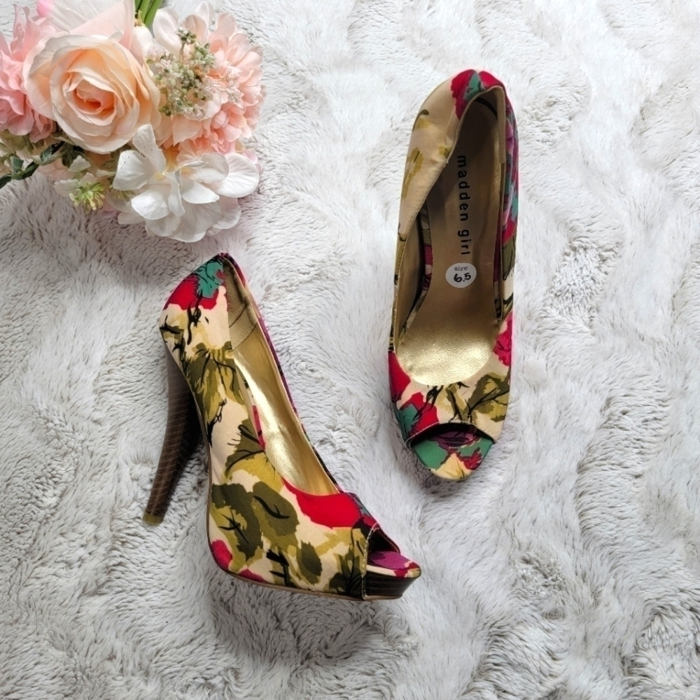 ✨️CL Madden Girl Oyzter Floral Print Wooden‎ Heel Fabric Upper Shoes Size 6.5